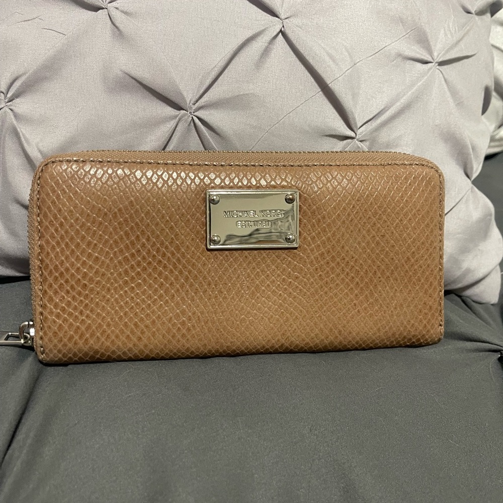 Michael Kors Tan Snake Print Wallet EUC